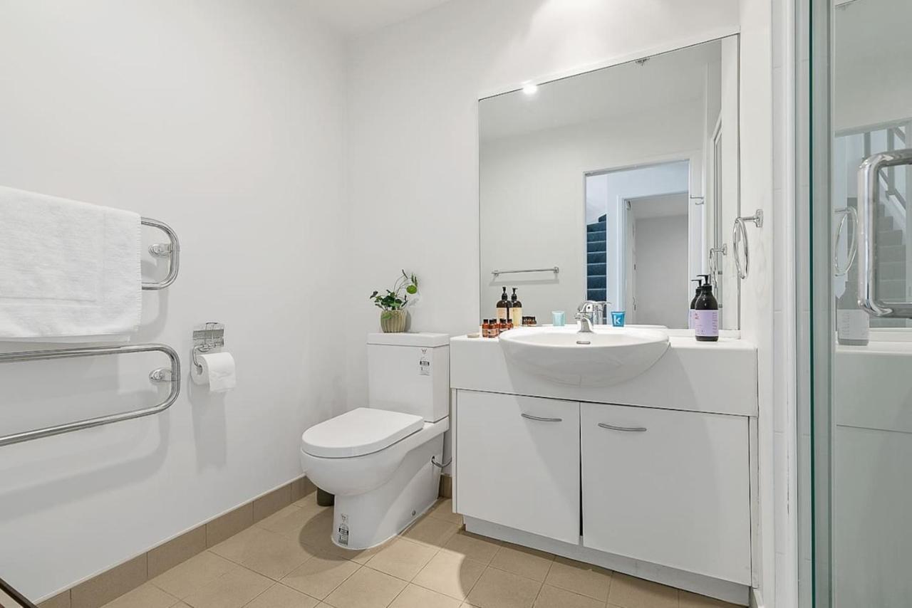 Roomy High-Ceiling Loft Apartment - Free Parking! Auckland Dış mekan fotoğraf